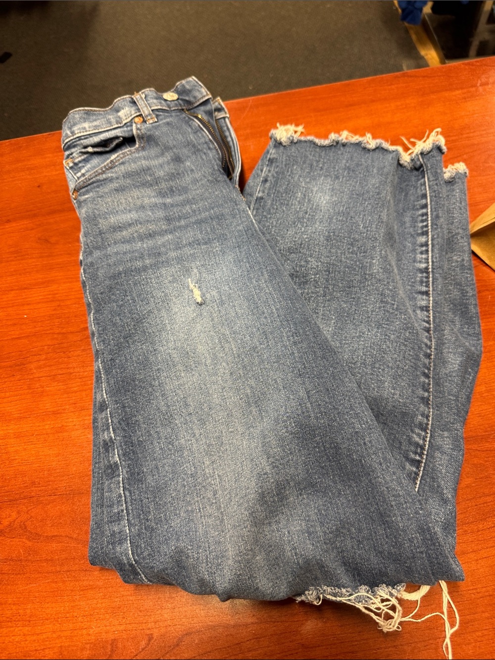 Express ‘90s wide leg distressed jeans size 00 short // 100455